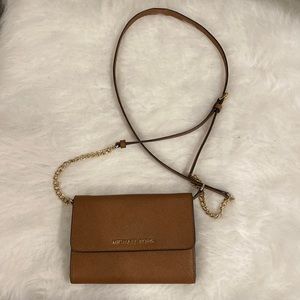 Michael Kors Wallet/Clutch chain crossbody bag. Brown/tan